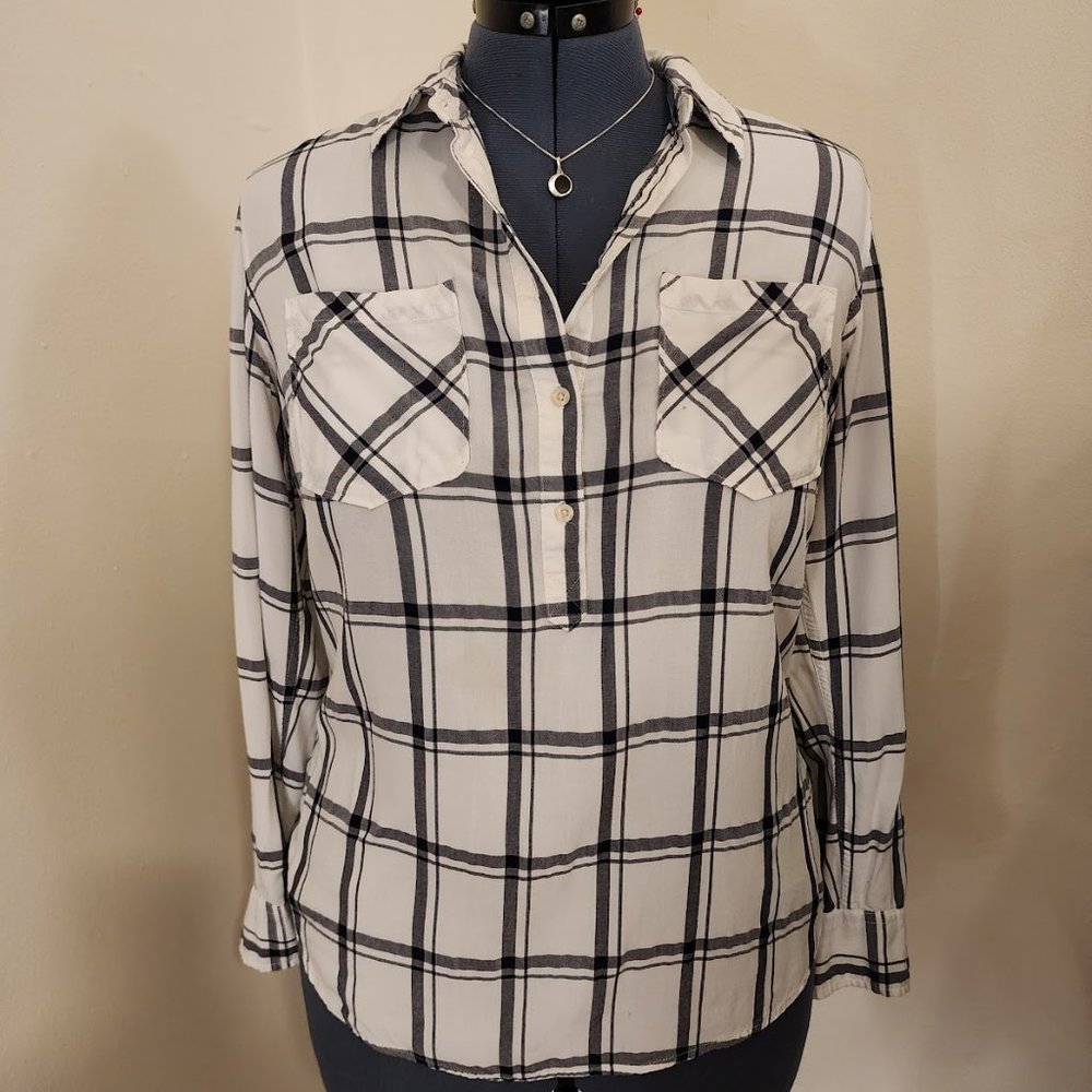 💛 Black and white blouse with half-button front - L